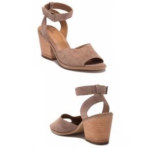NEW Susina Ilsa Leather Block Heel Sandal
